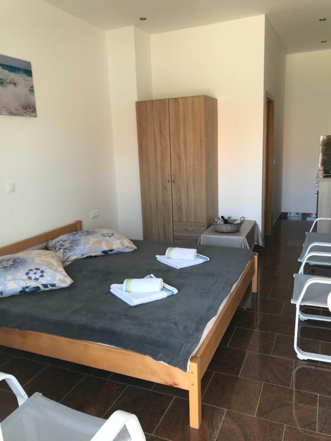 Apartmani Subasic Pag Town Exteriör bild