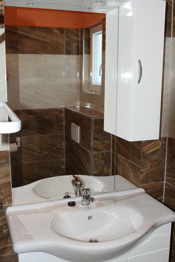 Apartmani Subasic Pag Town Exteriör bild