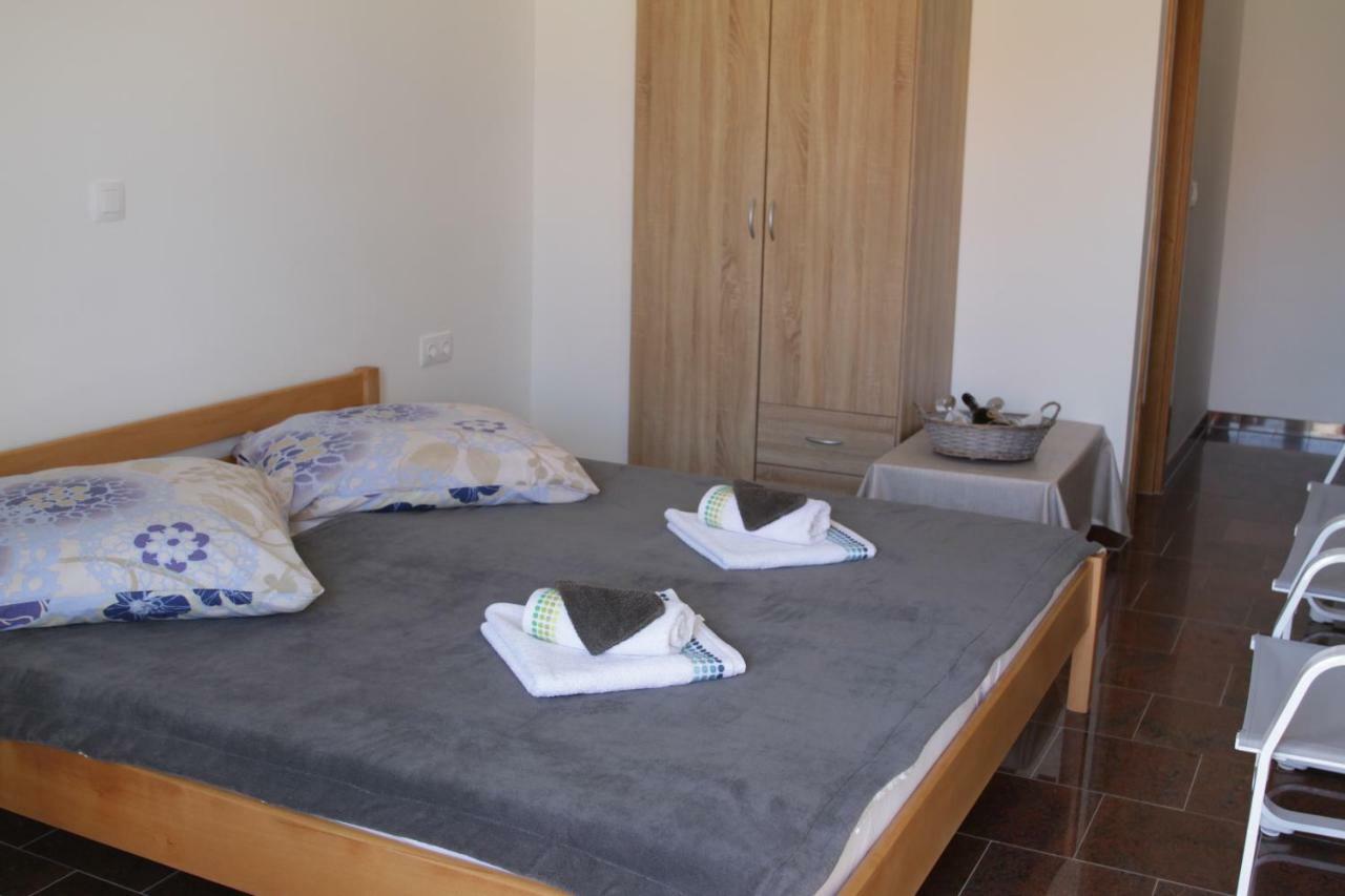 Apartmani Subasic Pag Town Exteriör bild
