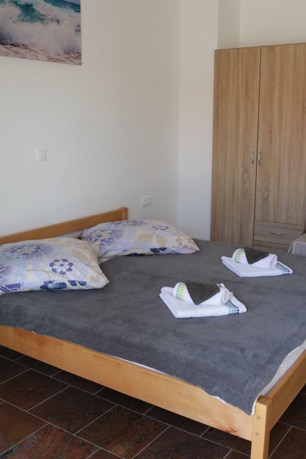 Apartmani Subasic Pag Town Exteriör bild